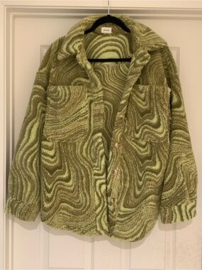 AUREUM Oversized, green and White Fuzzy Knit Detail